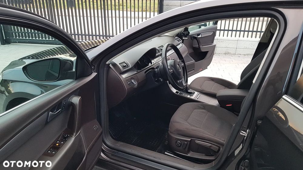 Volkswagen Passat 2.0 TDI DPF Highline - 14