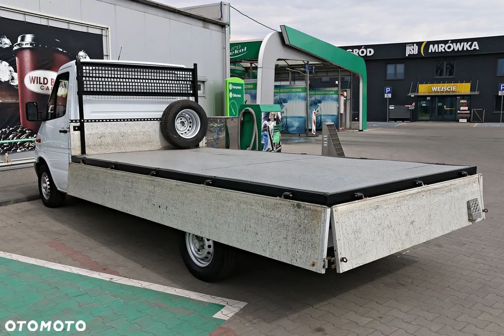 Mercedes-Benz Sprinter - 24