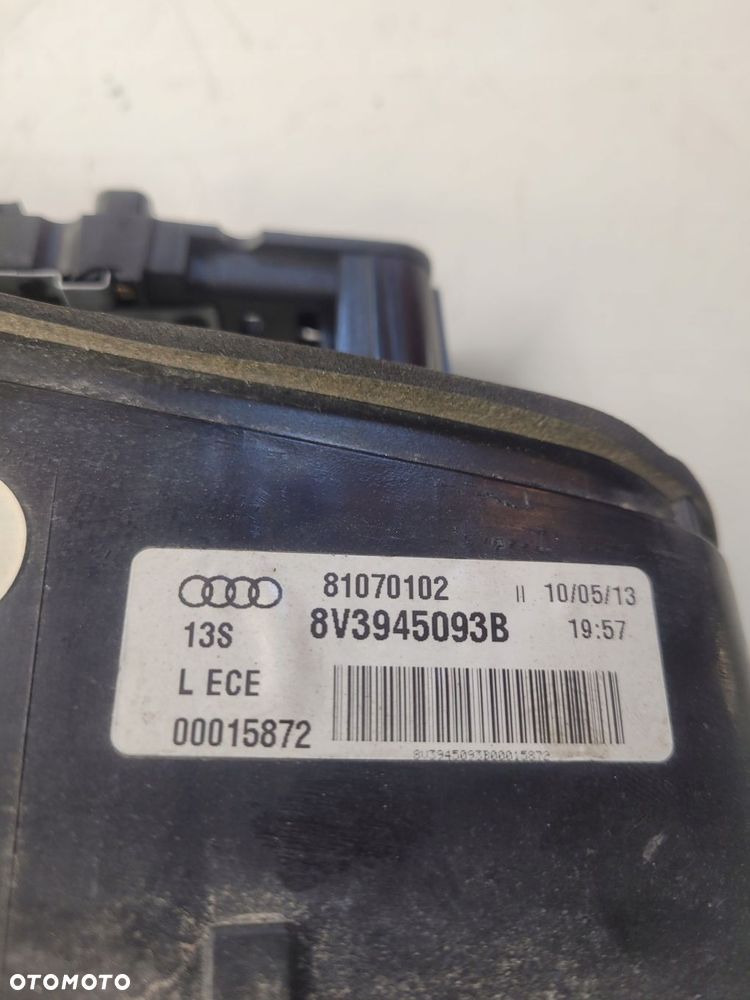 WKŁAD LAMPY LEWY TYŁ AUDI A3 8V 3D 8V3945093B - 6