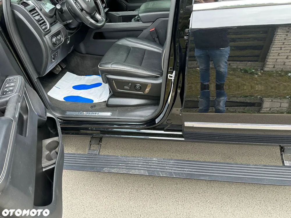 Dodge RAM 1500 5.7 4x4 - 17