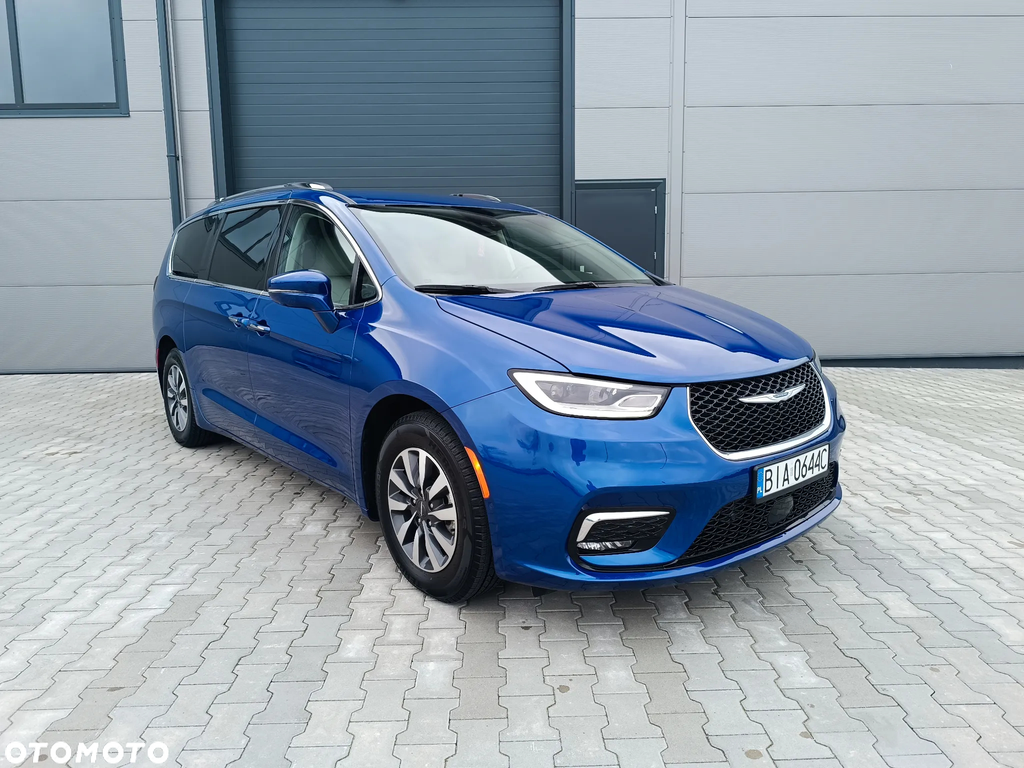 Chrysler Pacifica - 2