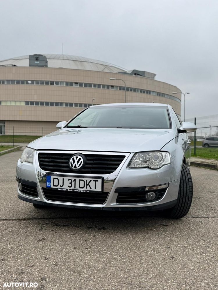 Volkswagen Passat 1.6 FSI Comfortline - 2