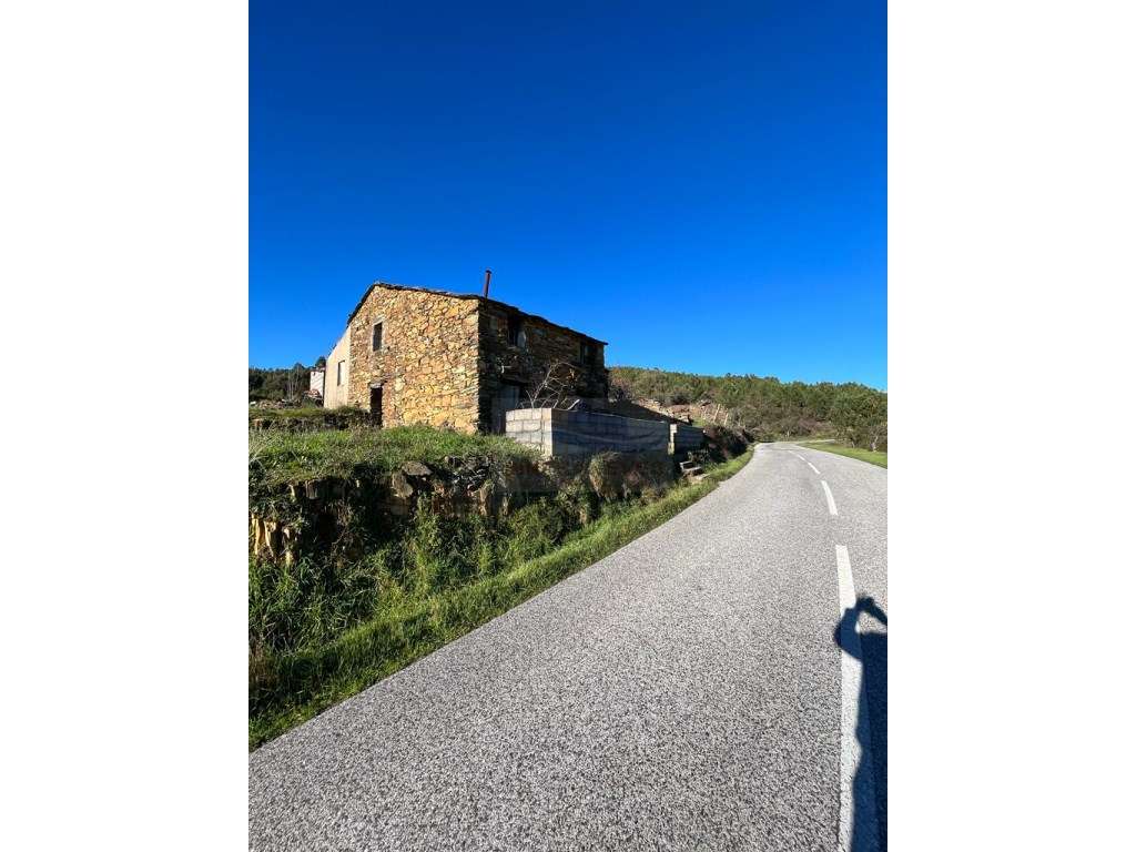 Ruína em Pedras - Unhais-O-Velho, Pampilhosa da Serra, Coimbra, com... - Grande imagem: 4/20