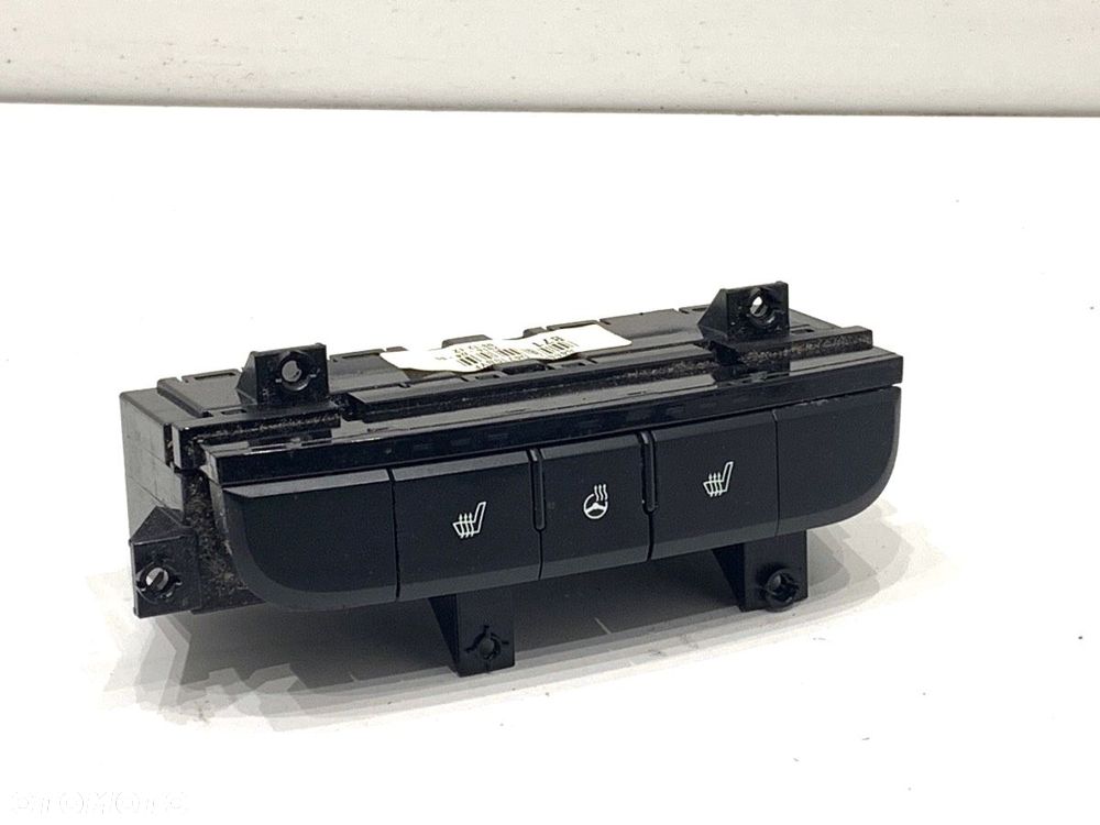 PRZEŁĄCZNIK GRZANIA FOTELI  KIA OPTIMA (JF) 2015 - 2022 1.7 CRDi 104 kW [141 KM] olej napędowy - 1