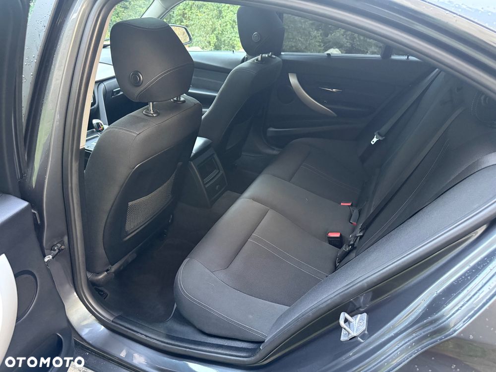 BMW Seria 3 330d xDrive - 6