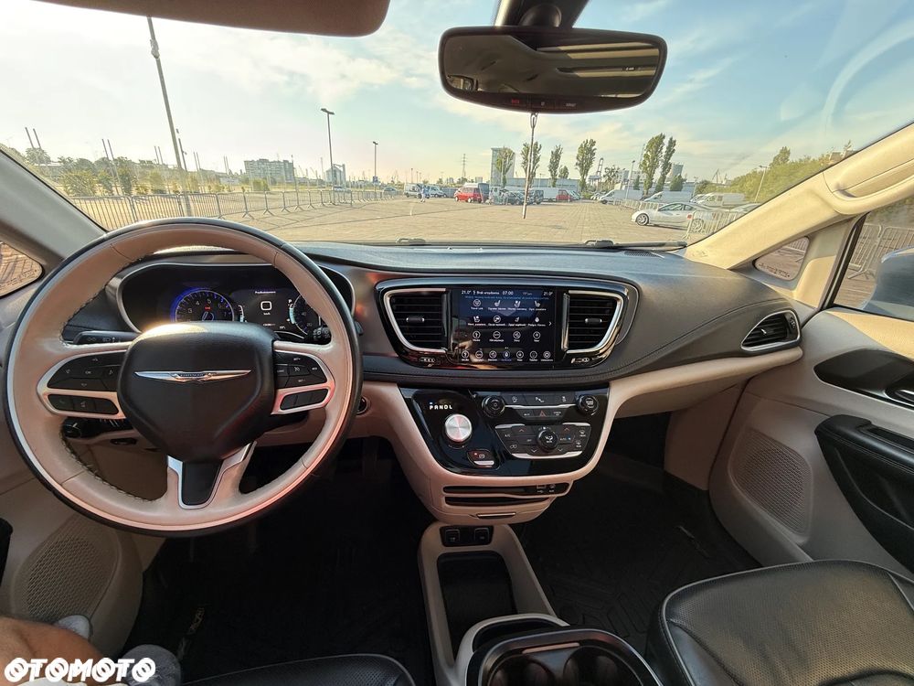 Chrysler Pacifica - 5