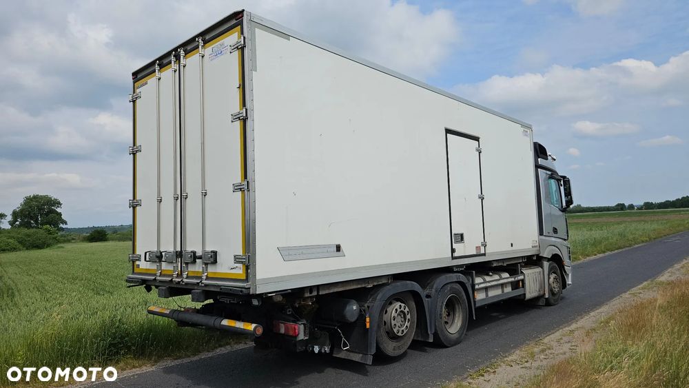 Mercedes-Benz Actros - 4