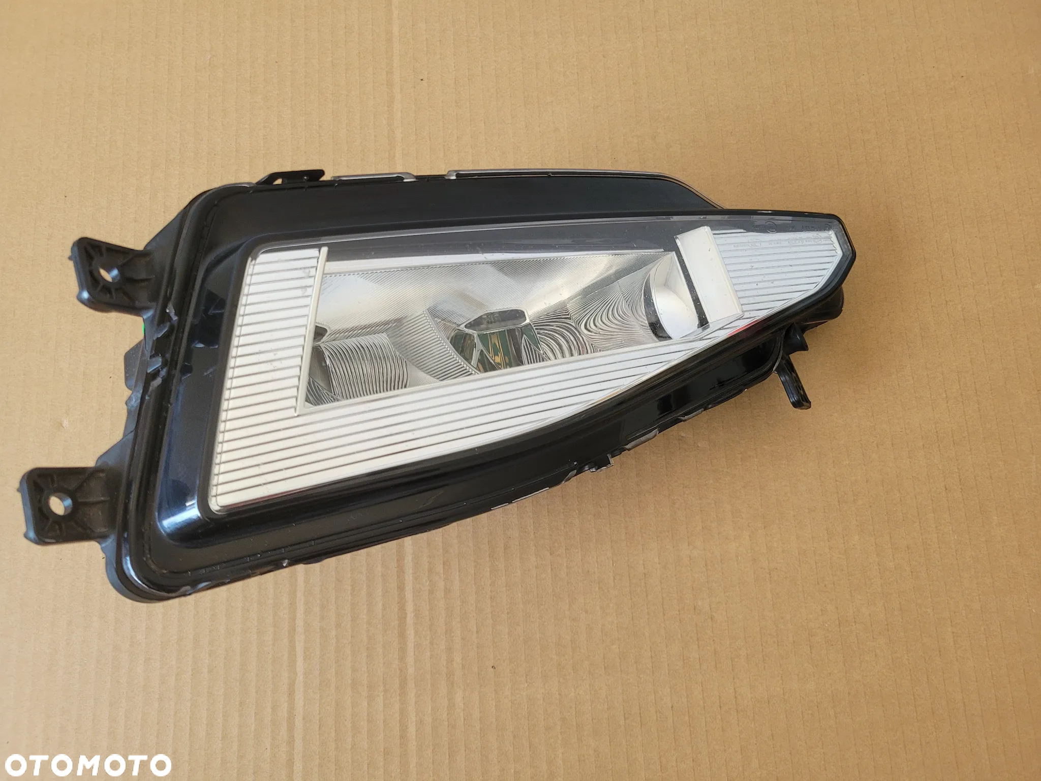 HALOGEN LED PRAWY PRZÓD VW PASSAT B8 LIFT 3G0941700 - 3