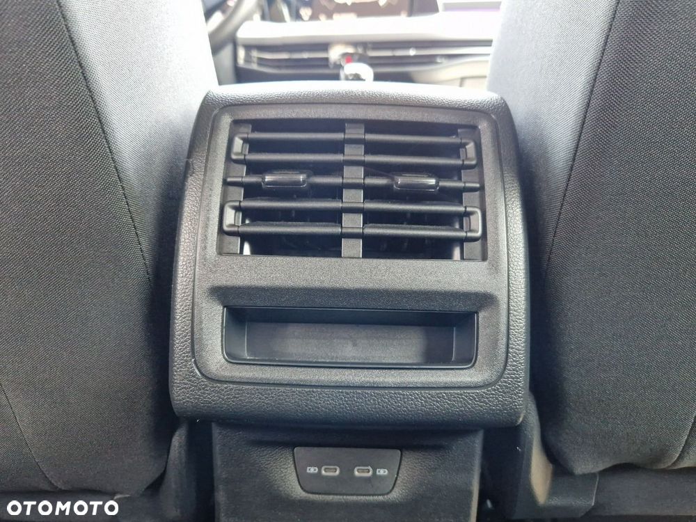 Volkswagen Golf - 23