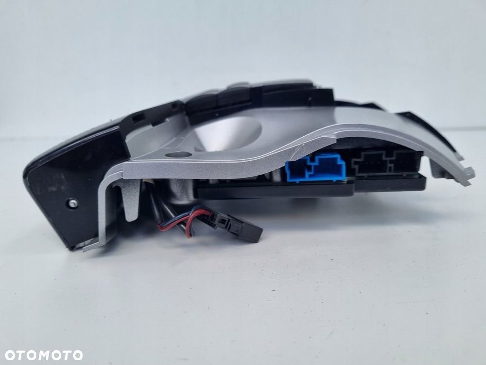 Mercedes SLK R171 LAMPKA OŚWIETLENIA KABINY Wnętrza A1718202401 - 2