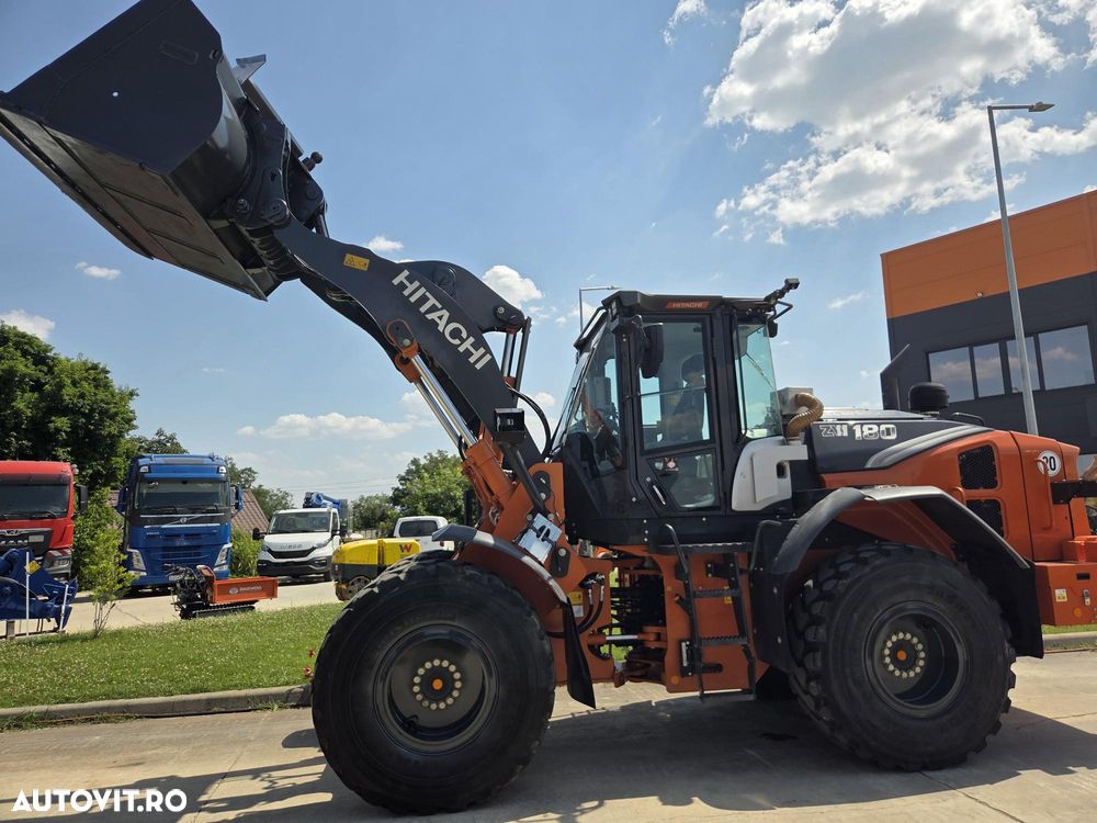 Hitachi ZW180-7, 2022, 3.650h, 13.294km rulati, CUPLA RAPIDA, cupa 3mc, Camera spate si laterale, cantar, gresare automata, Michelin 80% ok, consum mediu 8,9l/h, circ hidr suplm, masa operationala 18t,CA NOU-posibilitate leasing 4 ani-PROMOTIE 99.900 EUR+Tva - 12