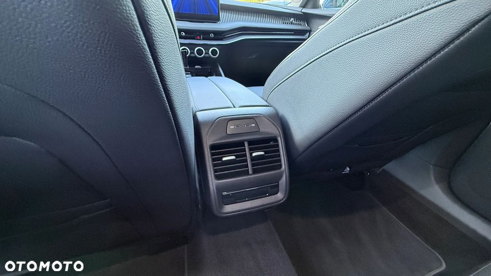 Skoda Superb 2.0 TDI SCR Selection DSG - 20