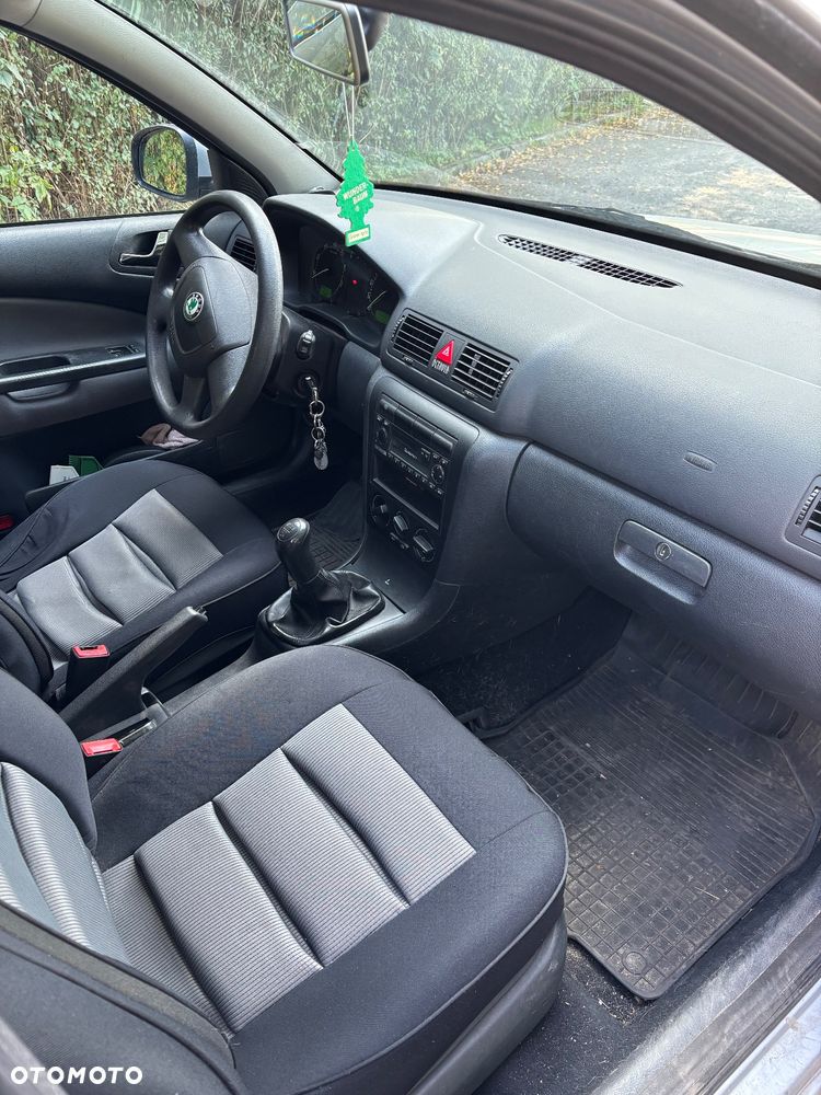 Skoda Octavia 1.6 Tour Classic - 10