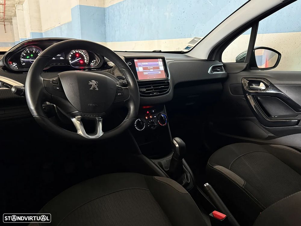 Peugeot 208 1.2 VTi SE Style - 4