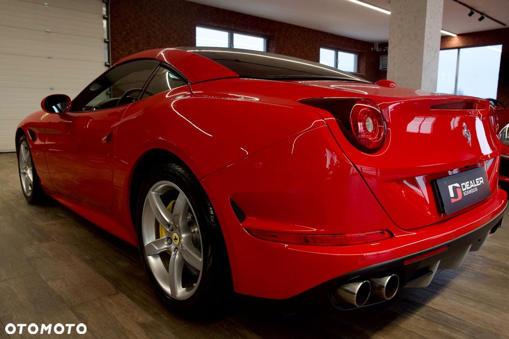 Ferrari California T - 10