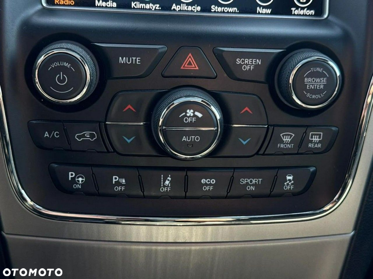 Jeep Grand Cherokee - 28