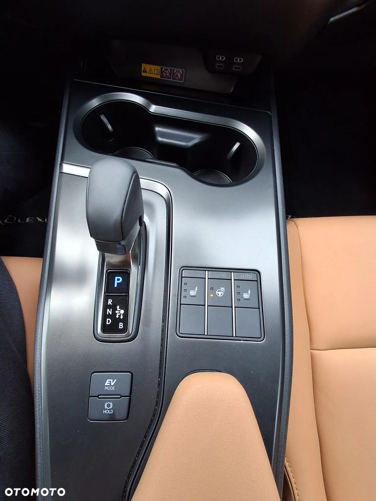 Lexus UX - 14