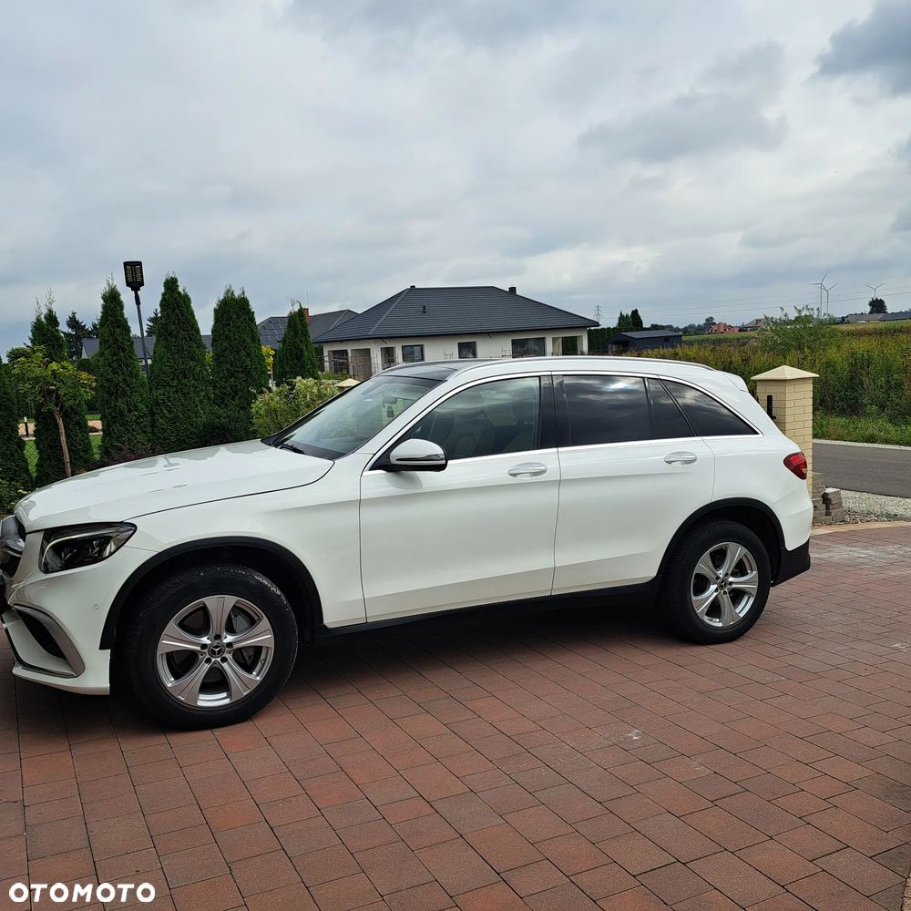 Mercedes-Benz GLC 300 4Matic 9G-TRONIC AMG Line - 2