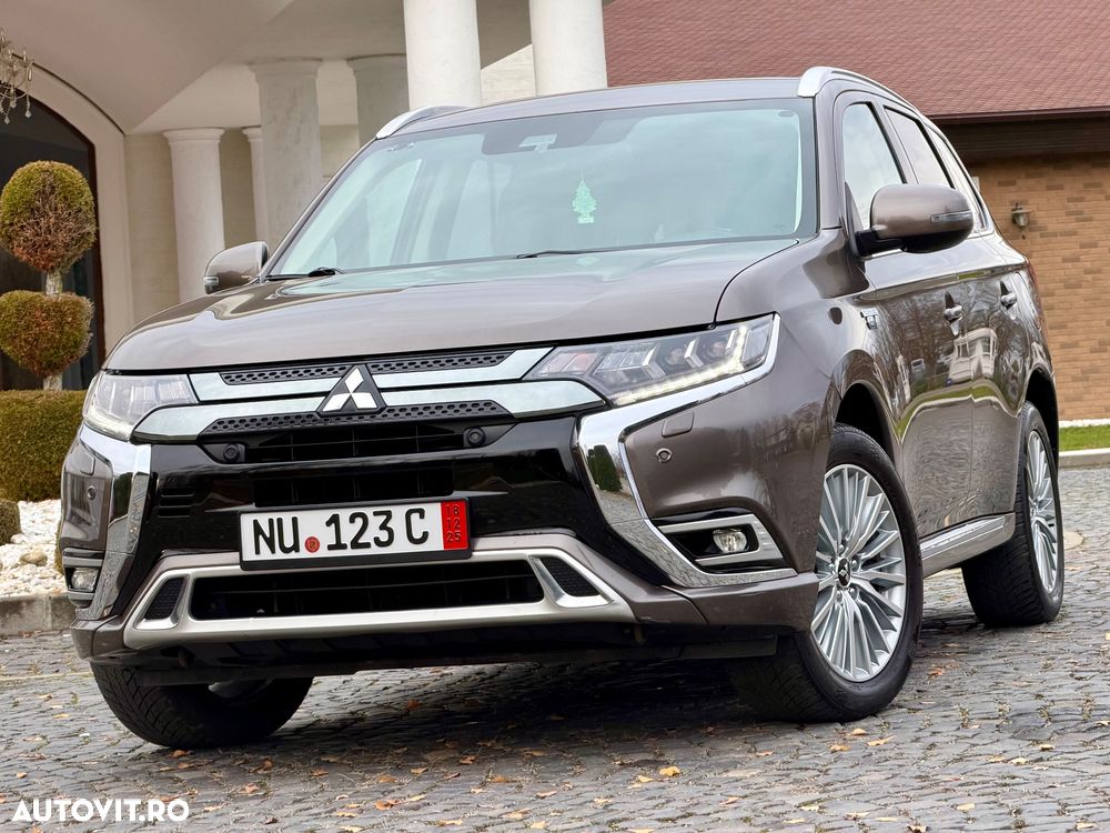 Mitsubishi Outlander 2.4 4WD Plug-In Hybrid Plus - 35
