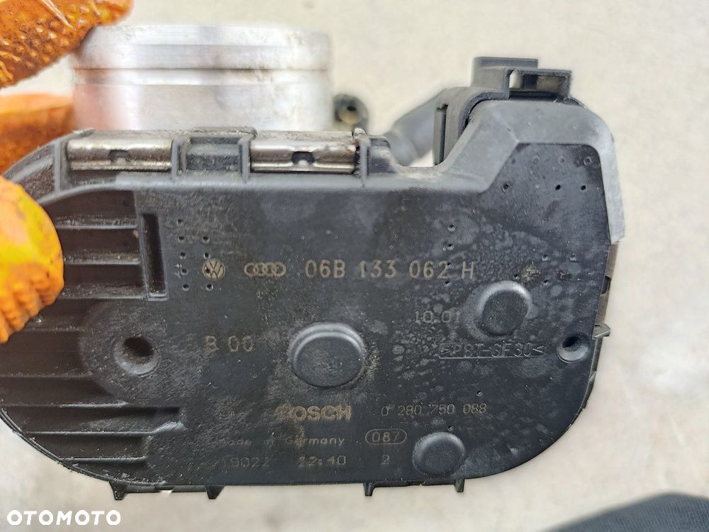 PRZEPUSTNICA AUDI A4 B6 06B133062H 0280750088  BOSCH 2.0 20V - 4