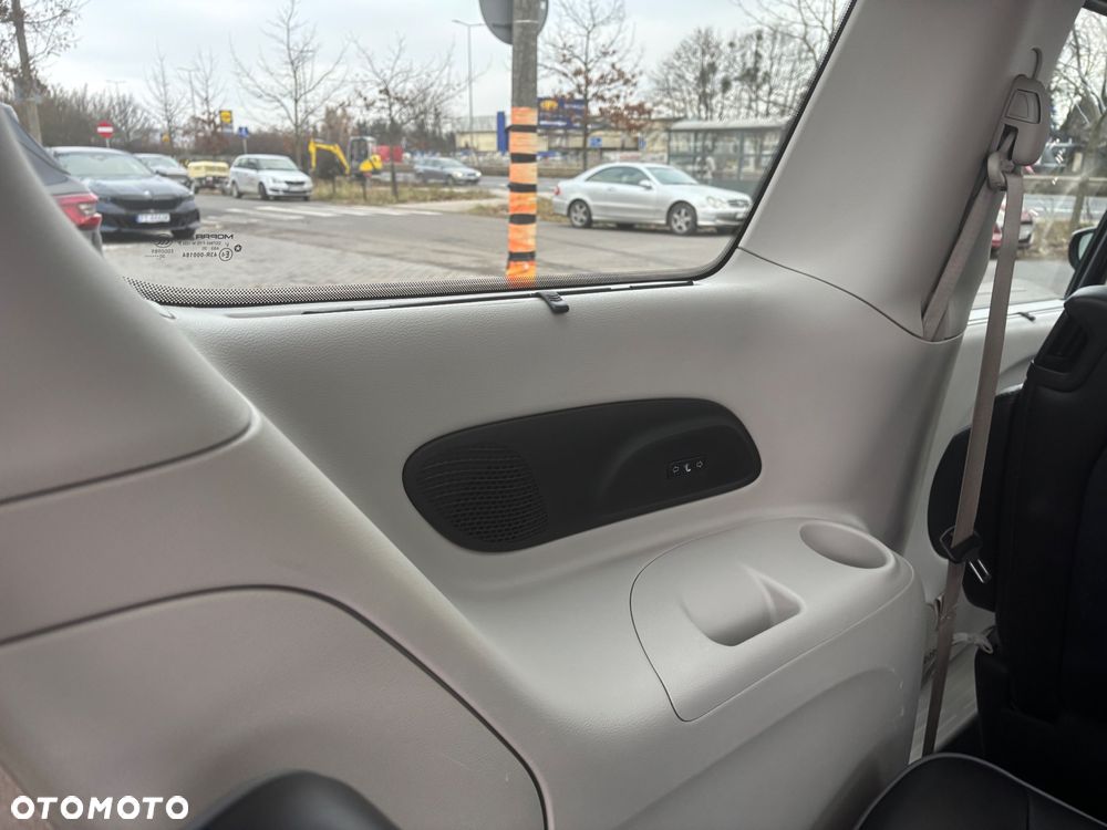 Chrysler Pacifica - 24