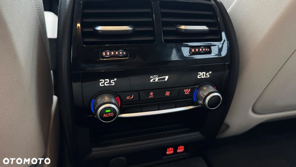 BMW Seria 5 520d Sport Line - 32