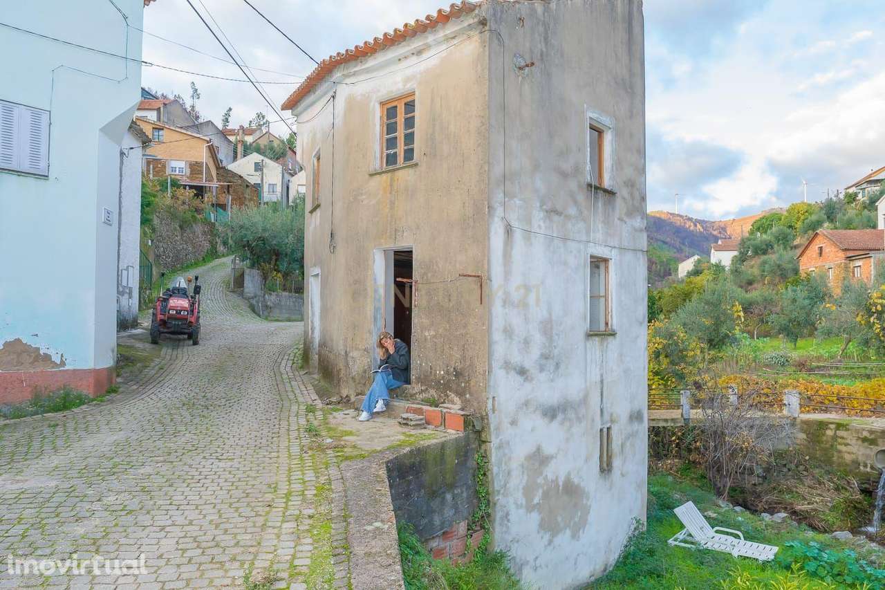Moradia para Recuperar com Vista Lago | Vale da Figueira – Castelo Bra - Grande imagem: 3/17