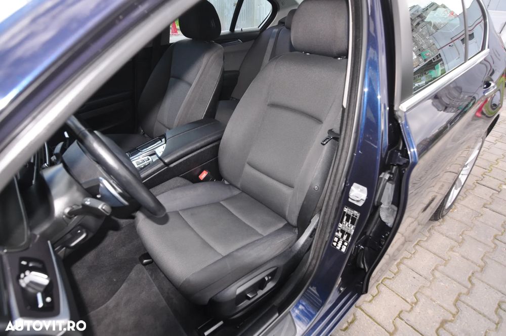 BMW Seria 5 525d xDrive AT - 7