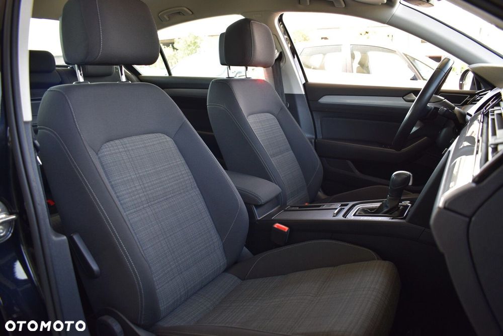 Volkswagen Passat - 16