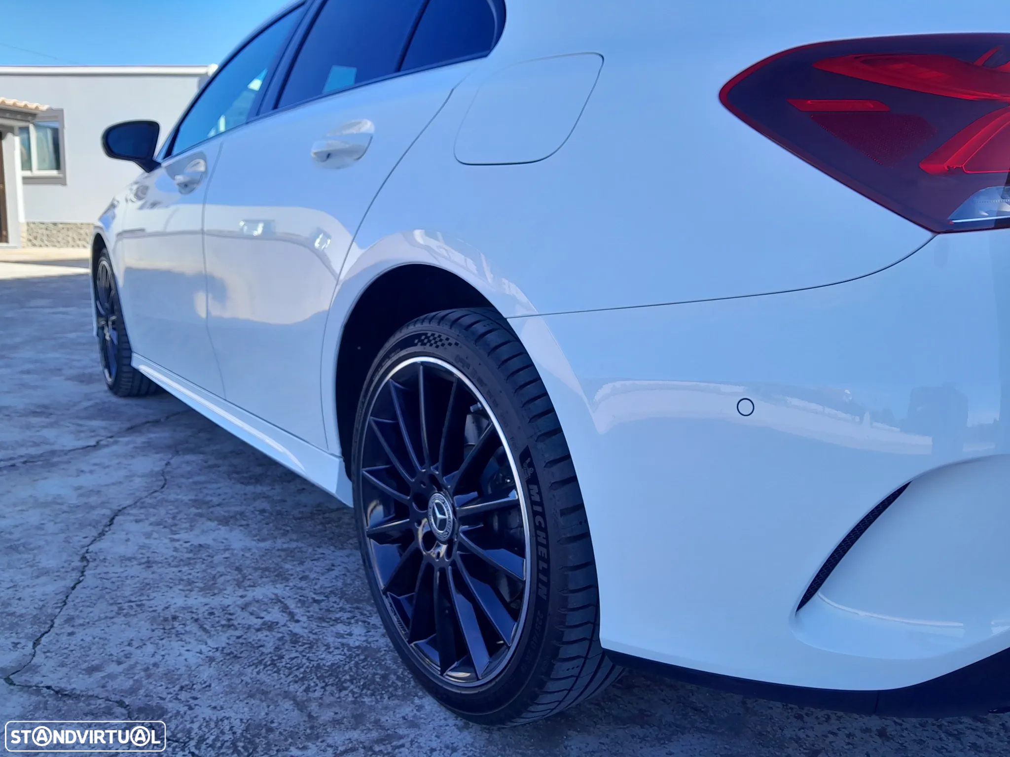 Mercedes-Benz A 250 Limousine e AMG Line - 15