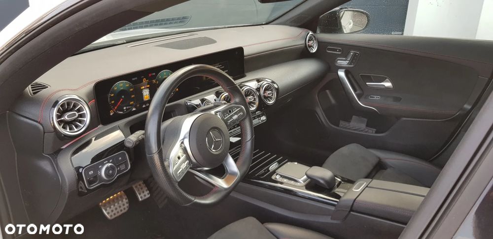 Mercedes-Benz CLA 200 7G-DCT AMG Line - 3