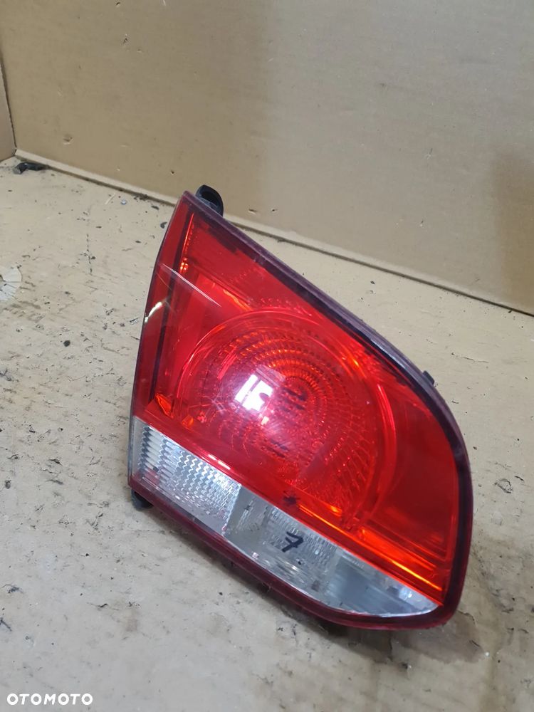 LAMPA LEWA W KLAPE VOLKSWAGEN GOLF VI 6 - 2