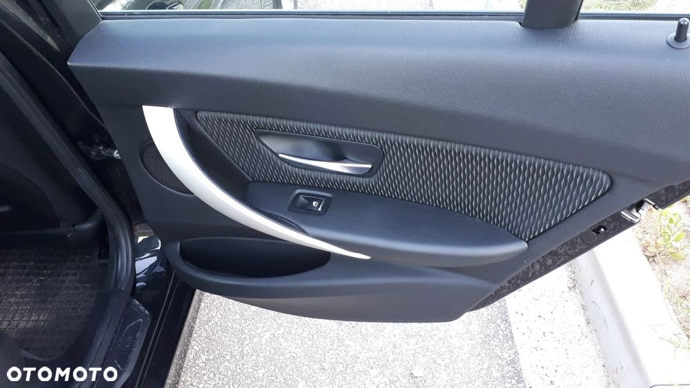 BMW Seria 3 320d - 10