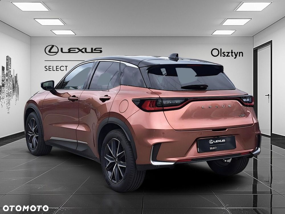 Lexus LBX - 6