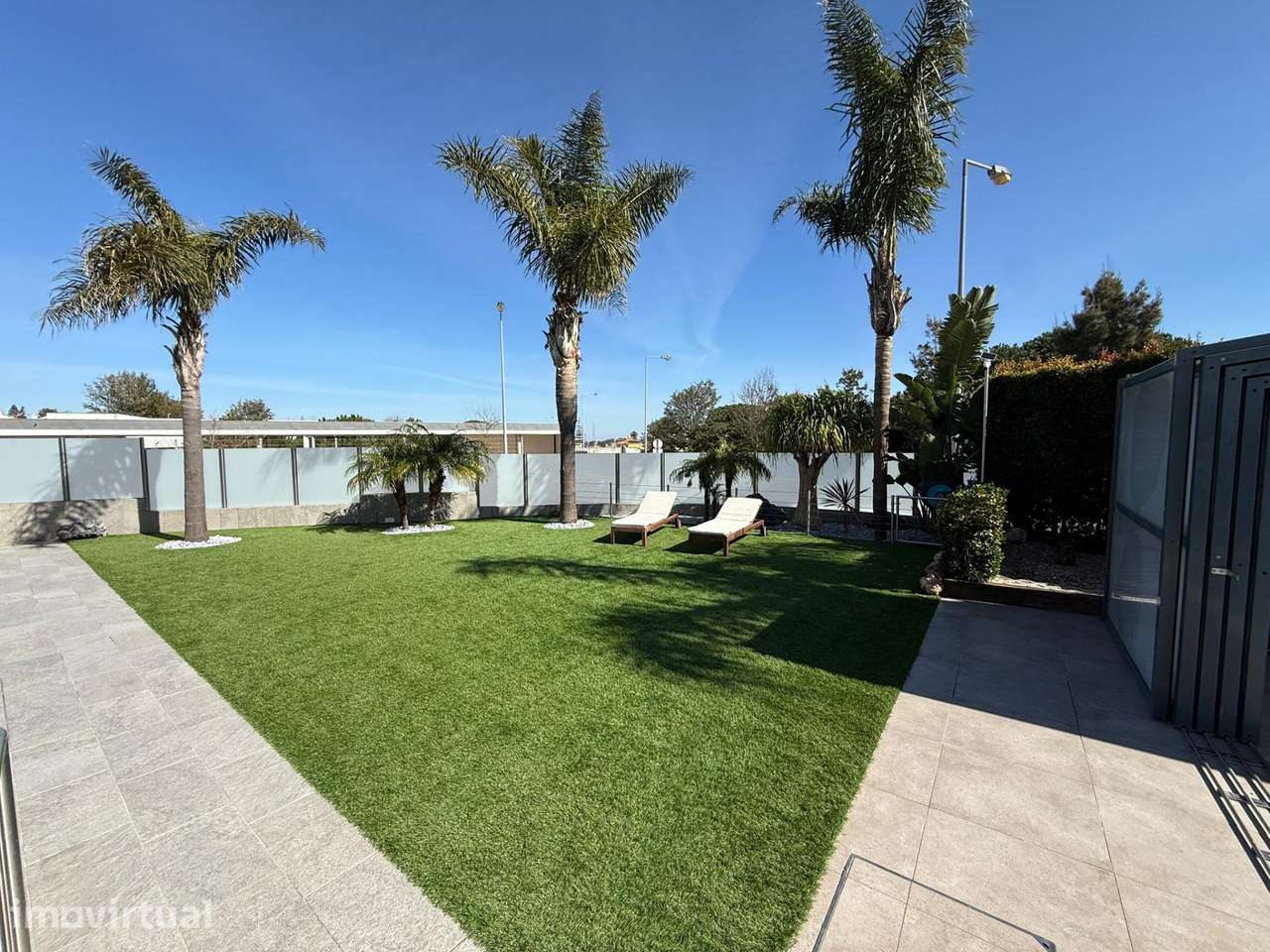 Moradia de luxo T4 com piscina e jardim na Quinta de Santa Maria - Grande imagem: 4/40