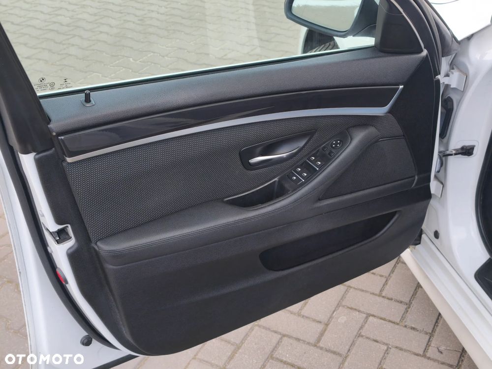BMW Seria 5 520d - 23
