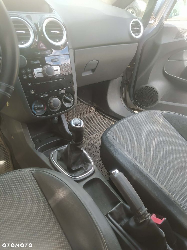 Opel Corsa 1.2 16V Essentia - 6