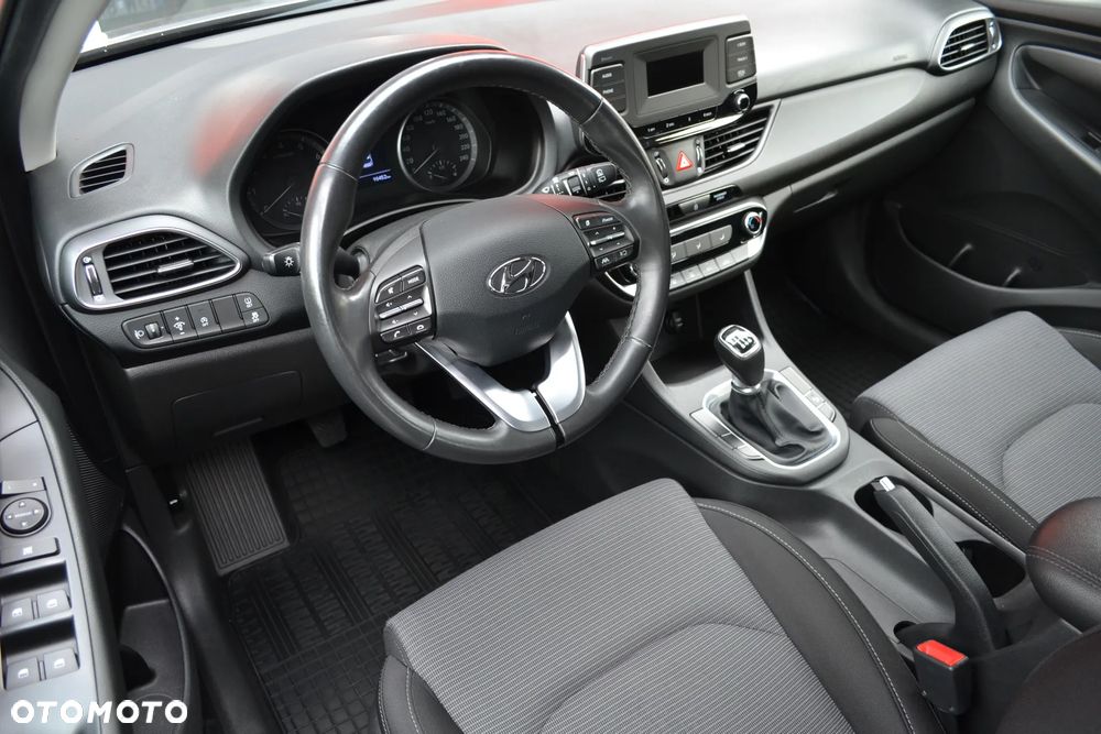 Hyundai i30 1.5 DPI Classic + - 7