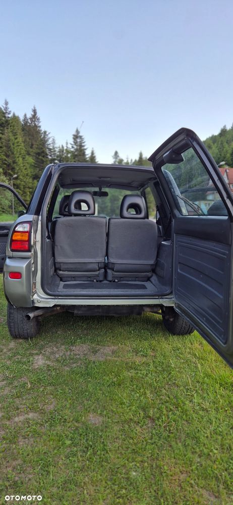 Toyota RAV4 - 8