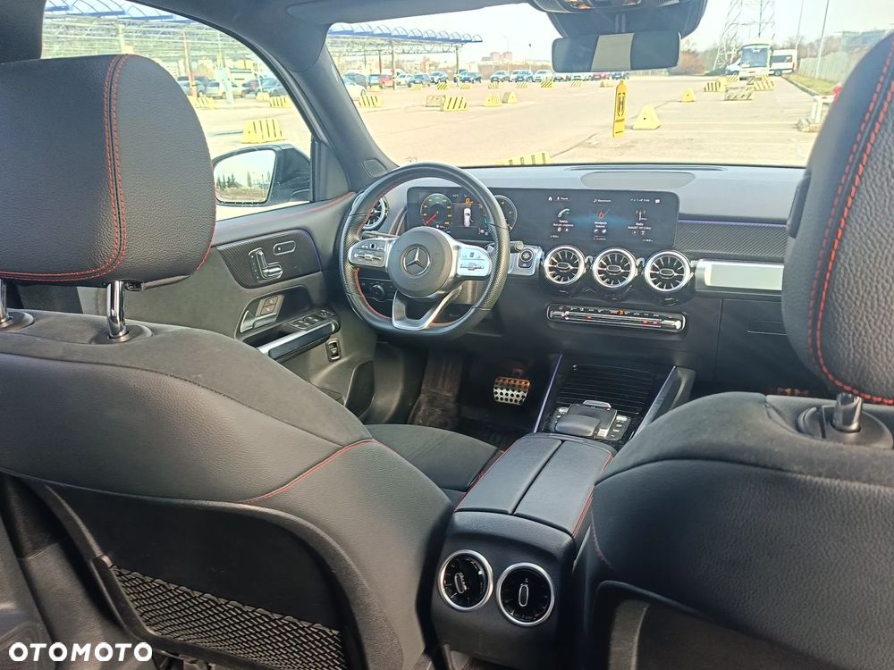 Mercedes-Benz GLB 250 4-Matic AMG Line 8G-DCT - 12