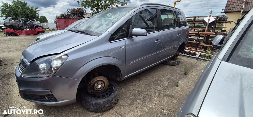 Dezmembram Opel Zafira B Z19DT 2006 - 4