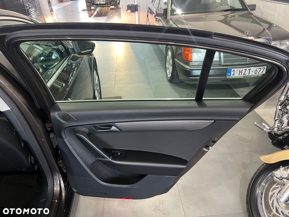 Volkswagen Passat 1.6 TDI (BlueMotion Technology) Comfortline - 27