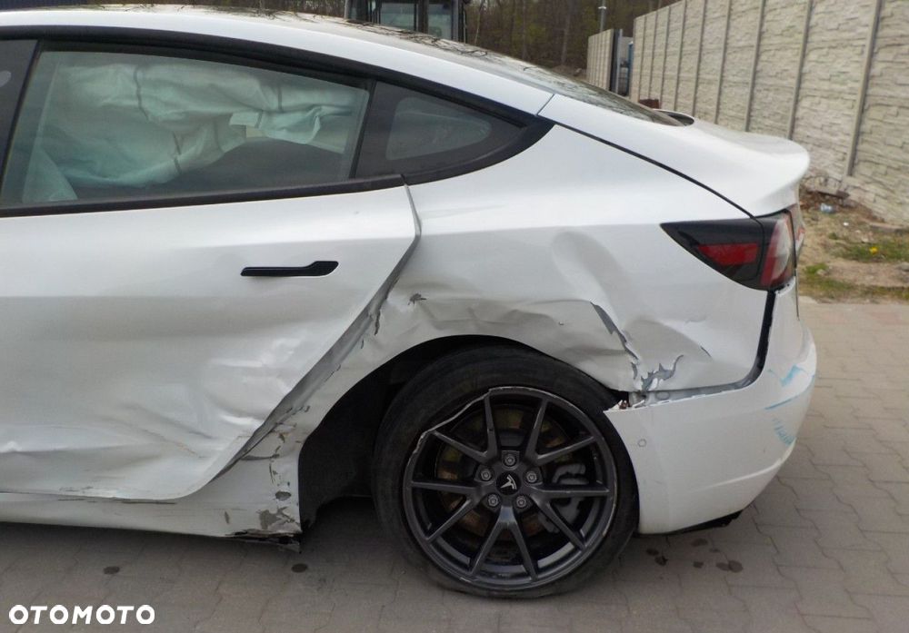 Tesla Model 3 - 7