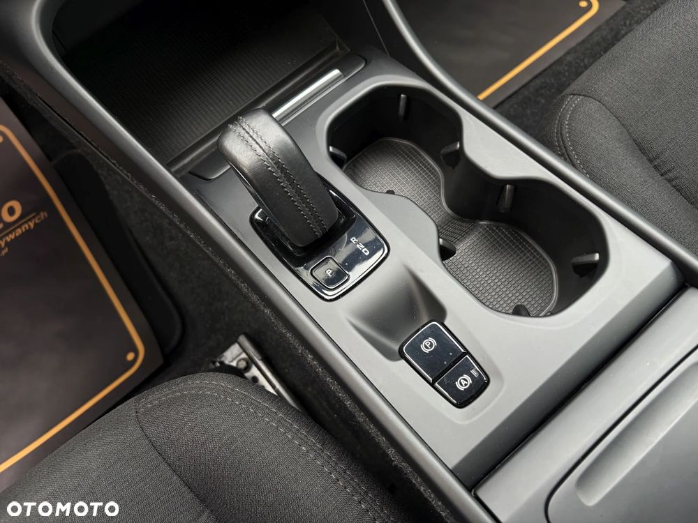Volvo XC 40 D3 Momentum Pro - 32