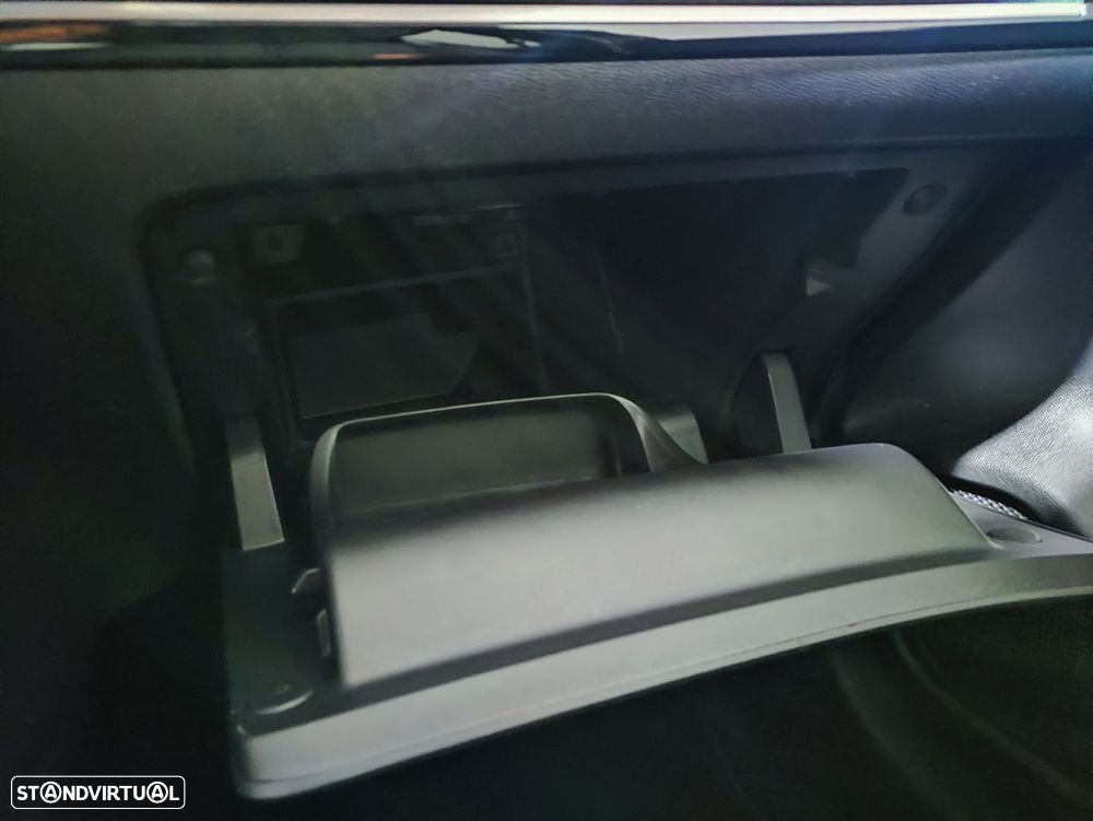 Peugeot 208 1.2 Hybrid Allure e-DCS6 - 23