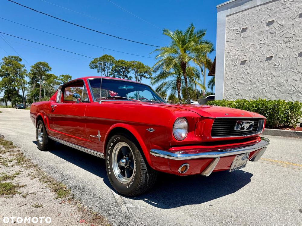 Ford Mustang - 8