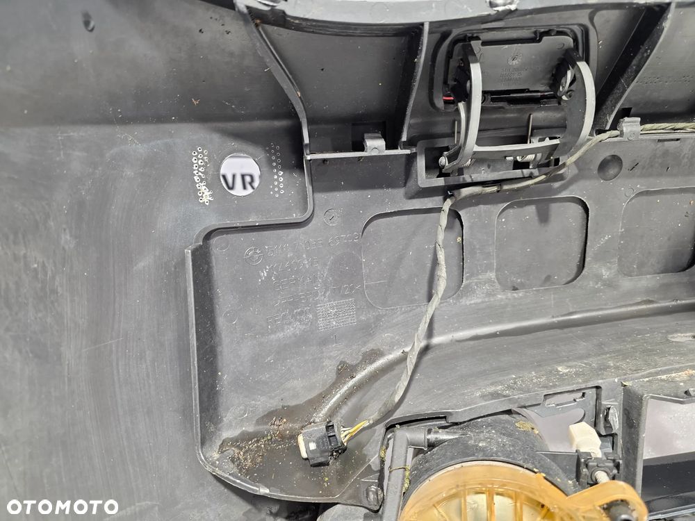 BMW E60 03-06 ZDERZAK PRZEDNI PRZÓD NA SPRYSKI + 4xPDC + INSTALACJA PDC + NERKI I GÓRNA CZĘŚĆ PASA , NR 5111703369 / 703369 , NR AUKCJI NZ1706 - 38