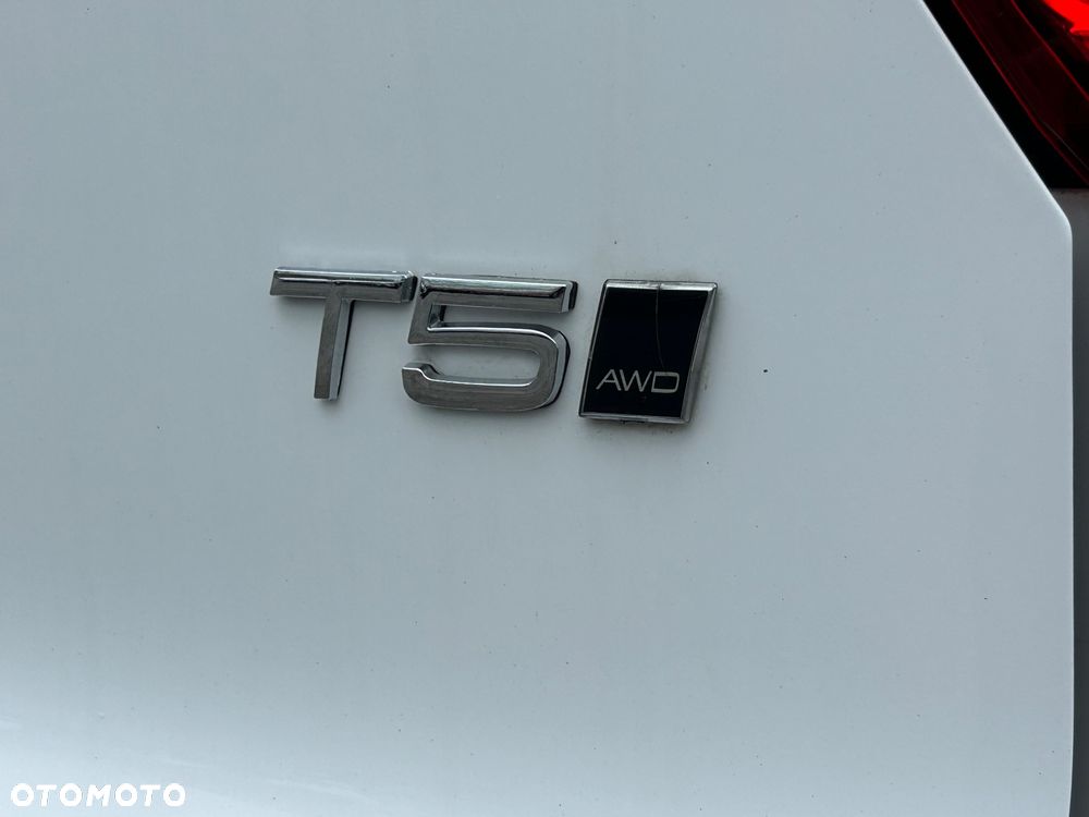 Volvo XC 40 T5 AWD Momentum Pro - 24