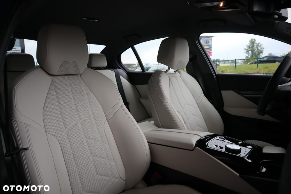 BMW i5 - 15