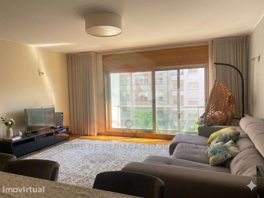 Apartamento T2+1 Centro da Maia - 2 Lugares de Garagem - Grande imagem: 2/15